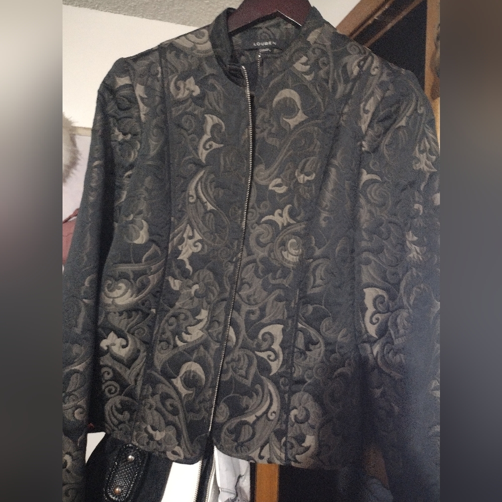 Elegant Black Patterned Blazer - image 3